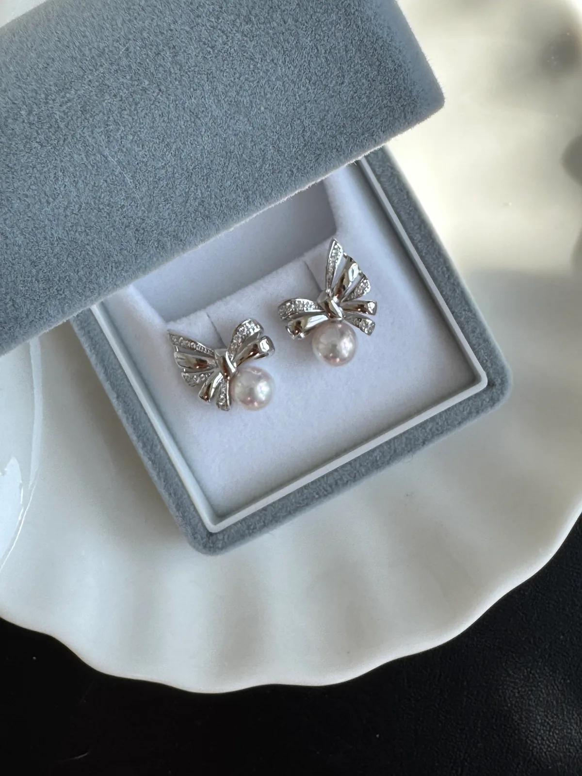 Lumie Signature - Akoya Ribbon Earrings