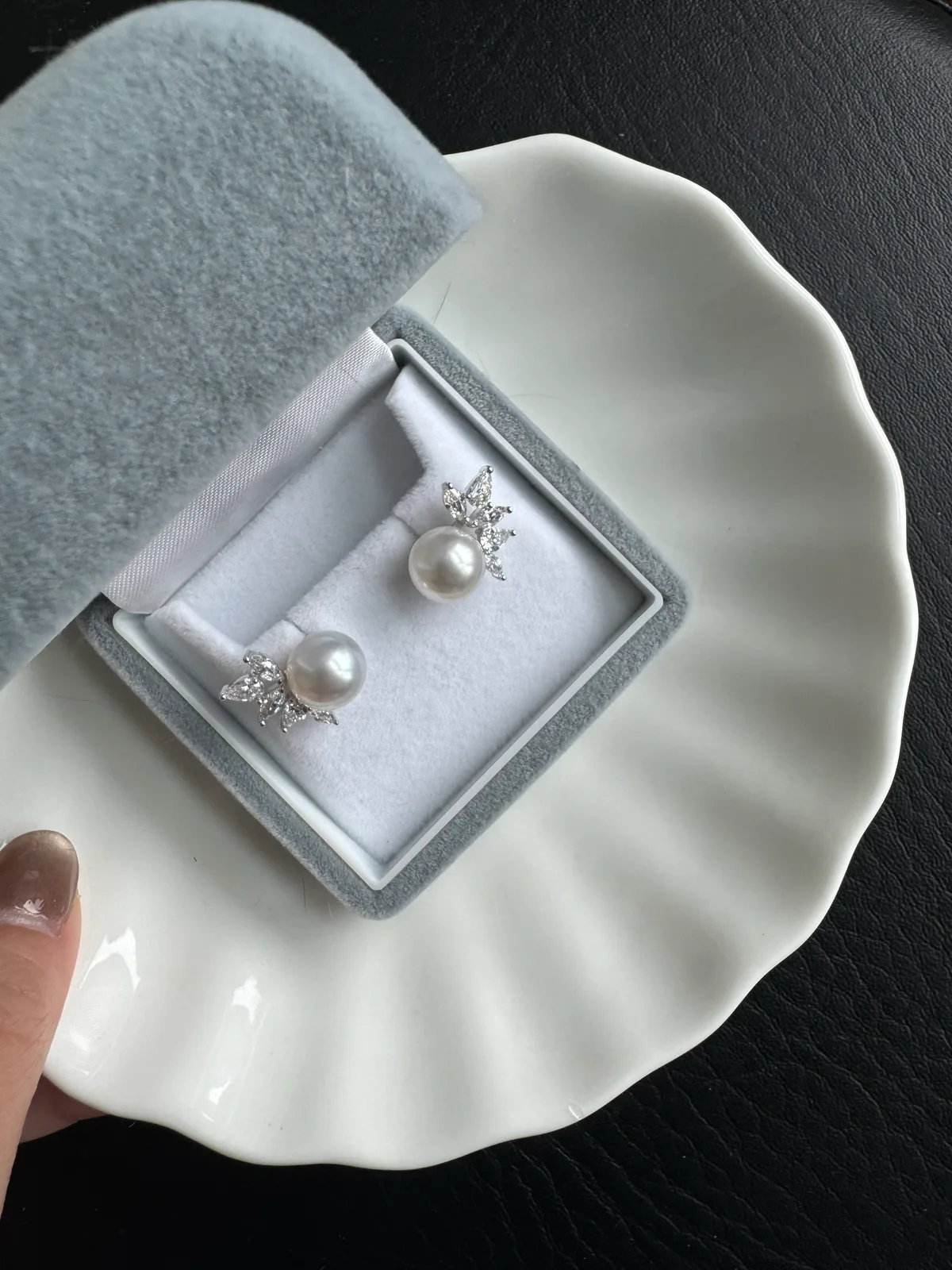 Soul Signature - South Sea Plume Earrings